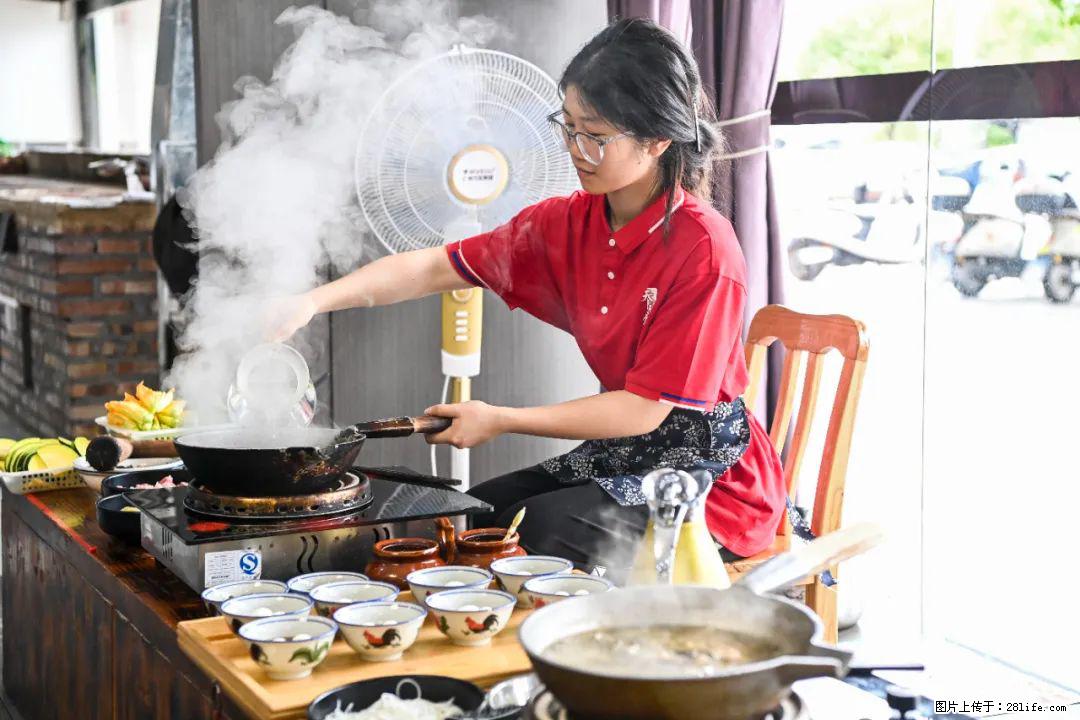 全网追的“扁担女孩”，找了一份暑假工，时薪12元 - 吉安生活资讯 - 吉安28生活网 ja.28life.net